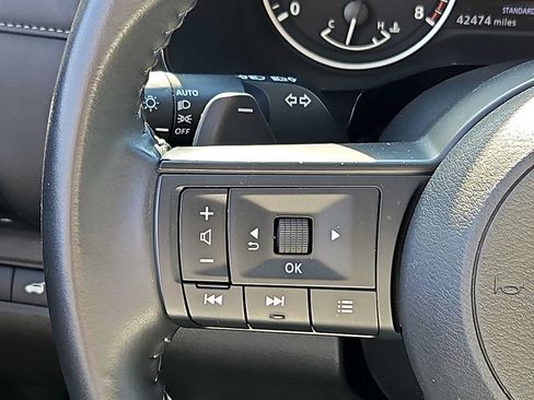 Used 2025 Nissan Pathfinder SV FWD image 21