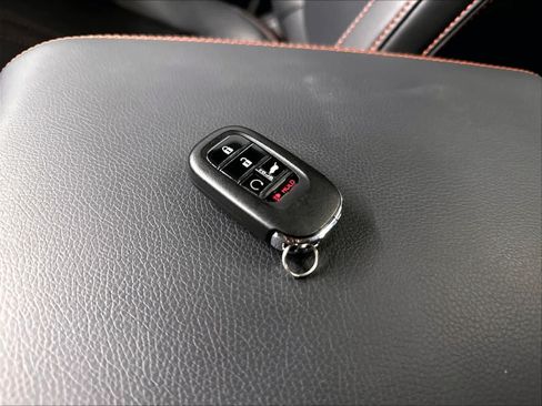 Used 2025 Honda Pilot TrailSport image 12