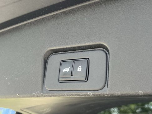 Certified 2025 Nissan Rogue SV FWD image 25