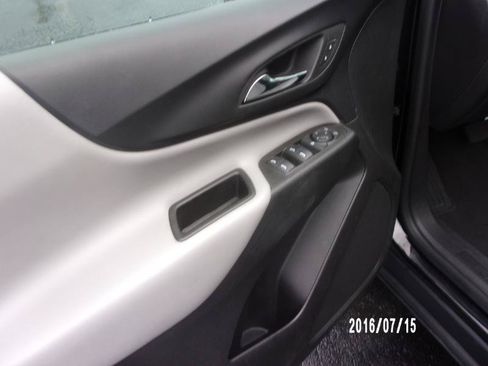 Used 2023 Chevrolet Equinox LS FWD image 8