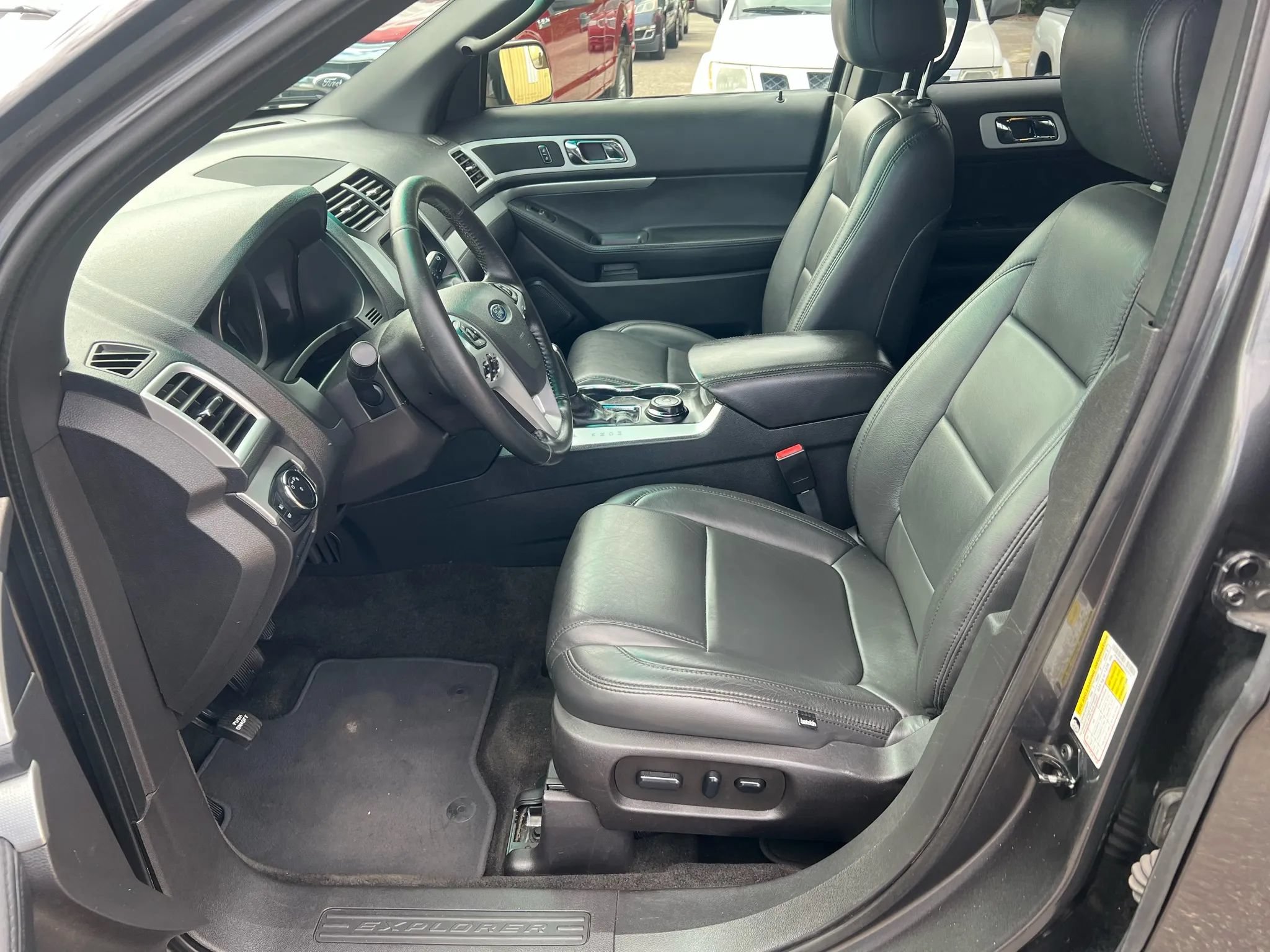 Used 2015 Ford Explorer XLT w/ Equipment Group 202B AWD/4WD image 6