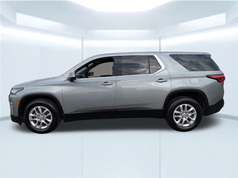 Used 2023 Chevrolet Traverse LS w/ Safety Package image 2