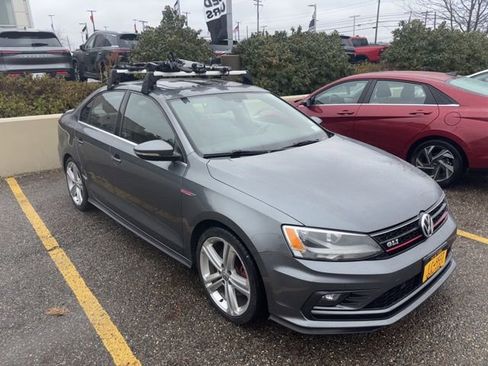 Used 2016 Volkswagen Jetta GLI SE image 4