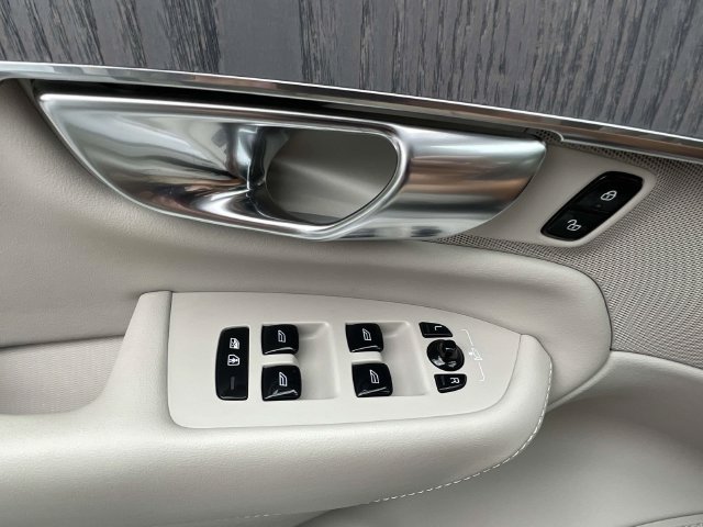 Certified 2024 Volvo XC90 B5 Plus AWD/4WD image 24