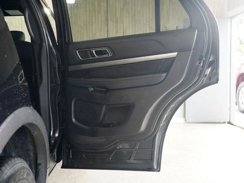 Used 2019 Ford Explorer XLT w/ Equipment Group 201A AWD/4WD image 38