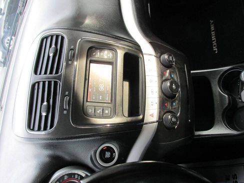 Used 2017 Dodge Journey SE w/ Flexible Seating Group FWD image 58