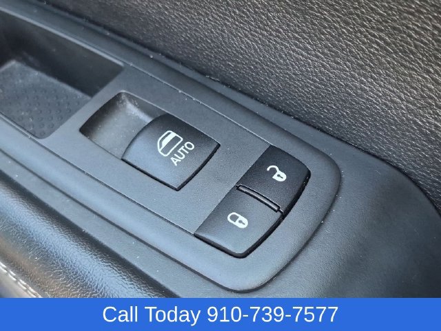 Used 2022 Chrysler Pacifica Touring FWD image 36