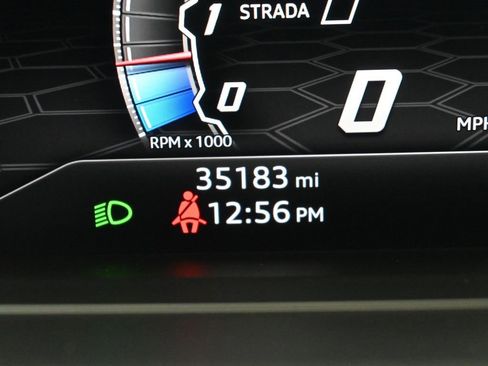 Used 2019 Lamborghini Urus image 13