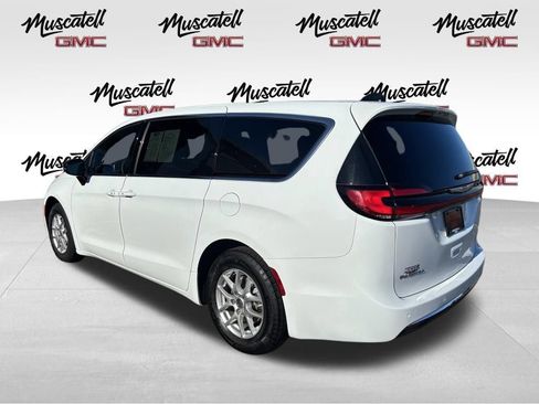 Used 2025 Chrysler Pacifica Select FWD image 5
