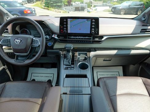 Used 2023 Toyota Sienna Platinum AWD/4WD image 41