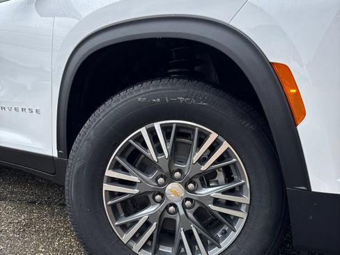 New 2026 Chevrolet Traverse LT w/ Driver Confidence Package AWD/4WD image 6