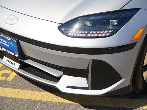 Certified 2024 Hyundai Ioniq 6 SE RWD image 8