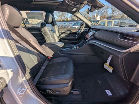 New 2025 Jeep Grand Cherokee L Limited w/ Black Appearance Package image 23