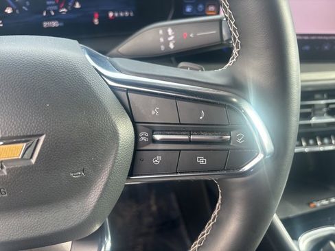 Used 2025 Chevrolet Traverse LT image 14