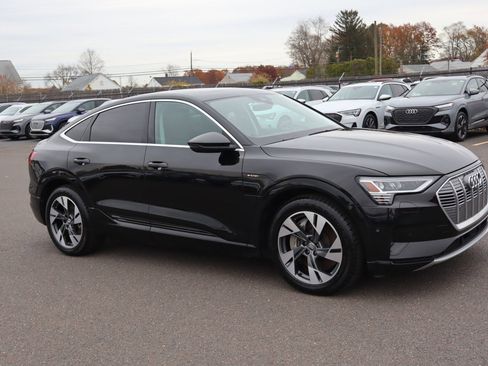 Used 2020 Audi e-tron Premium Plus image 4