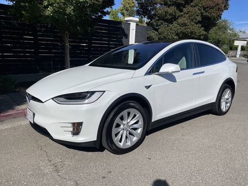 Used 2020 Tesla Model X Long Range AWD/4WD image 6