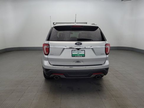 Used 2018 Ford Explorer XLT w/ Equipment Group 202A image 6