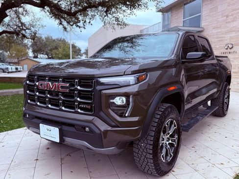 Used 2024 GMC Canyon AT4 w/ Technology Package image 2