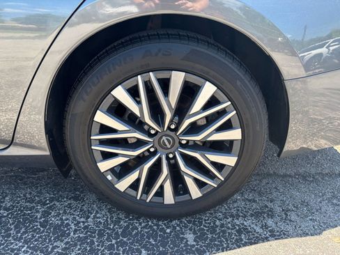 Used 2025 Nissan Altima 2.5 SV FWD image 30