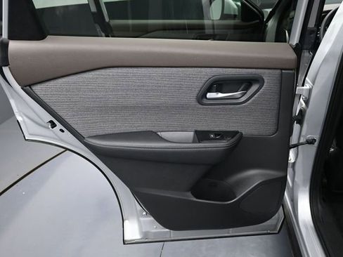 Used 2023 Nissan Rogue SV image 26