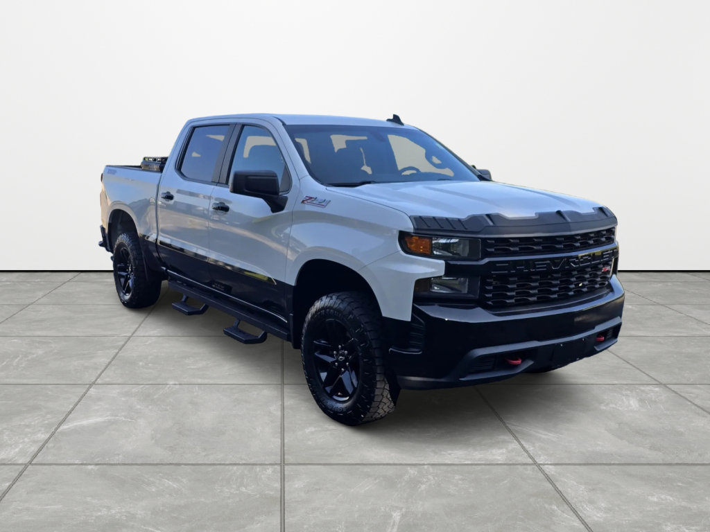 Used 2021 Chevrolet Silverado 1500 Custom Trail Boss w/ LPO, Dark Essentials Package AWD/4WD image 2
