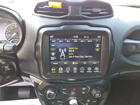 Used 2021 Jeep Renegade Latitude w/ Luxury Group II AWD/4WD image 17