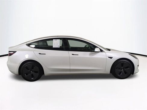 Used 2021 Tesla Model 3 Standard Range Plus image 4