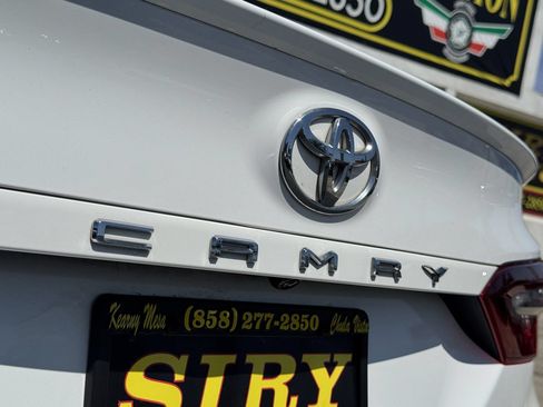 Used 2022 Toyota Camry SE FWD image 14