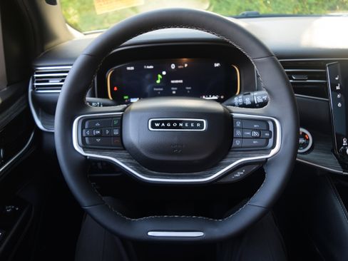 Used 2024 Jeep Wagoneer Series II w/ Premium Group I image 4