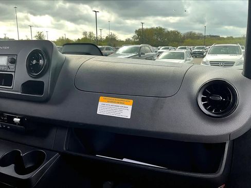 Used 2025 Mercedes-Benz Sprinter 2500 image 18