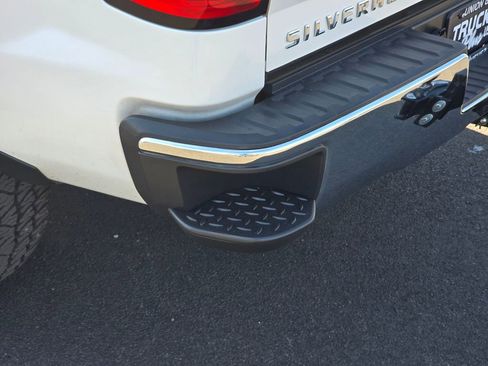 Used 2018 Chevrolet Silverado 1500 LT w/ Texas Edition image 13