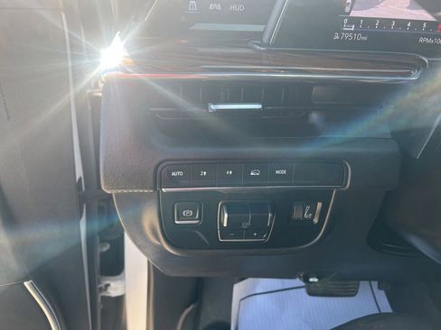 Certified 2023 Cadillac Escalade ESV Premium Luxury AWD/4WD image 15