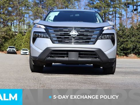 Used 2024 Nissan Rogue SV image 4