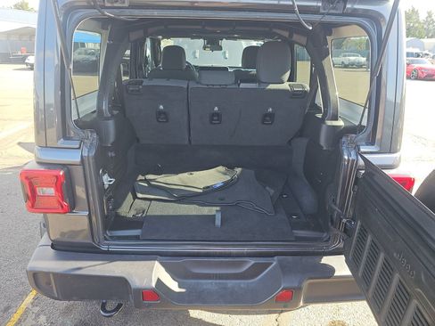 Used 2025 Jeep Wrangler Unlimited Sahara w/ Safety Group AWD/4WD image 9