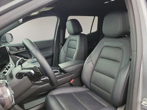 Used 2025 Chevrolet Equinox LT w/ Convenience Package II image 11