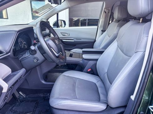 Used 2024 Toyota Sienna Limited image 20