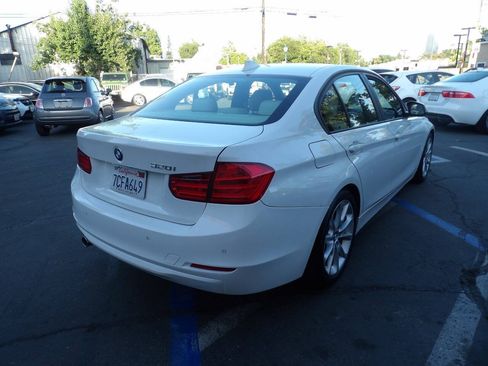 Used 2013 BMW 320i Sedan RWD image 3