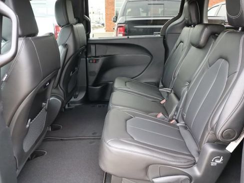 New 2026 Chrysler Pacifica Select FWD image 39