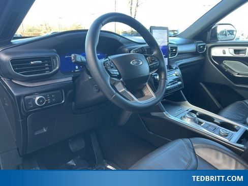 Certified 2022 Ford Explorer Platinum w/ Equipment Group 601A image 25