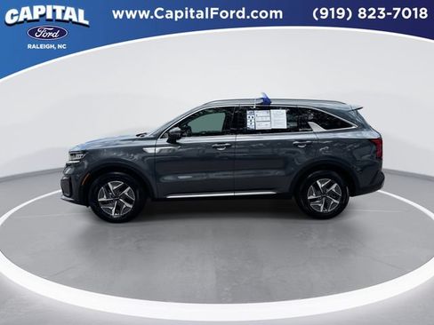Used 2022 Kia Sorento EX w/ Panoramic Sunroof Package FWD image 5