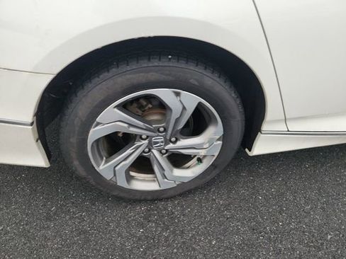 Used 2018 Honda Accord EX image 11