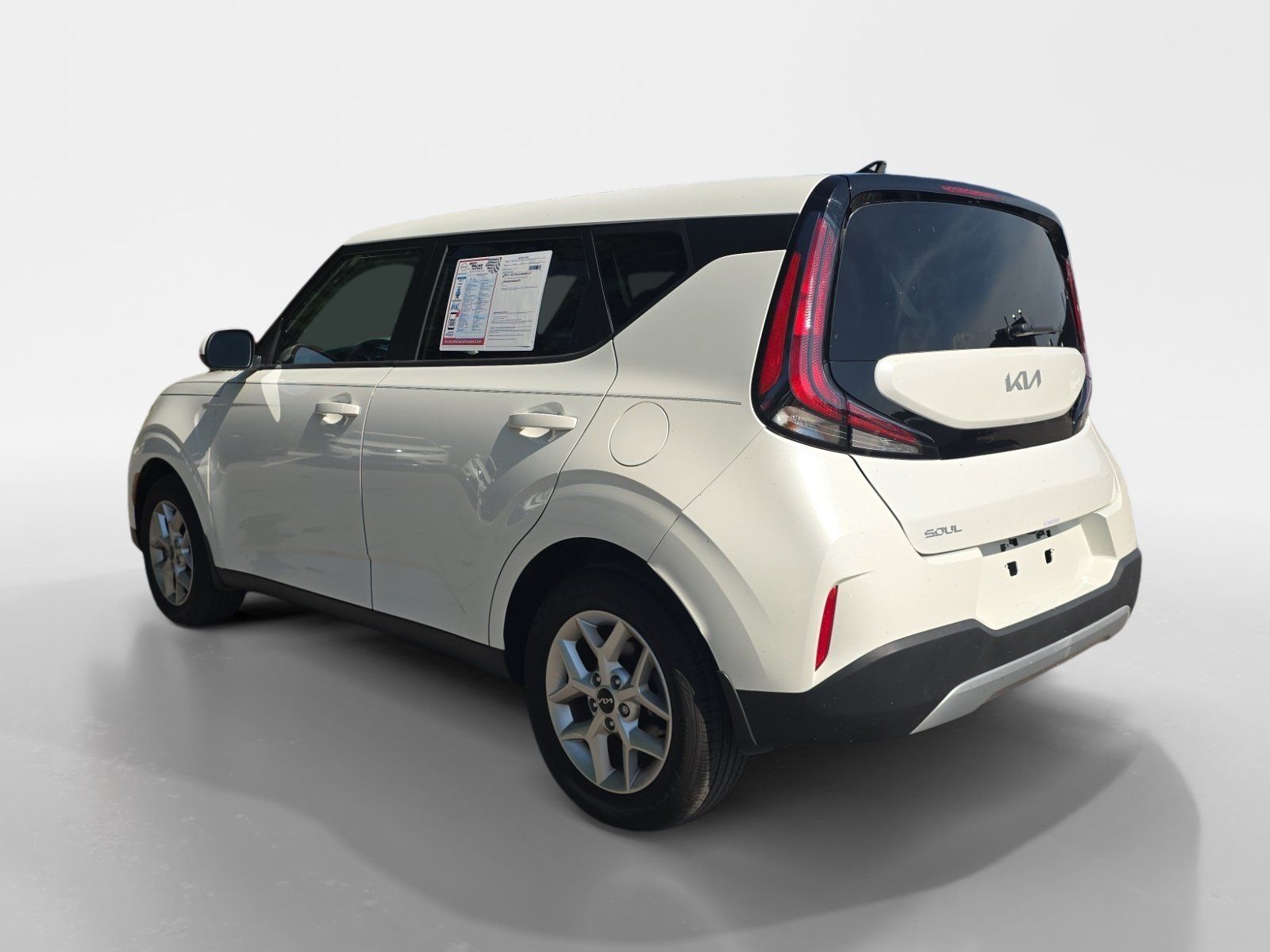 Used 2024 Kia Soul LX w/ Option Group 015 FWD image 3