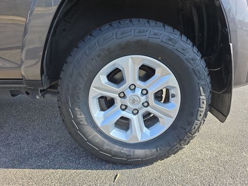 Used 2015 Toyota 4Runner SR5 image 30