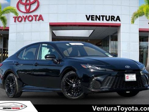 Certified 2025 Toyota Camry SE FWD image 1