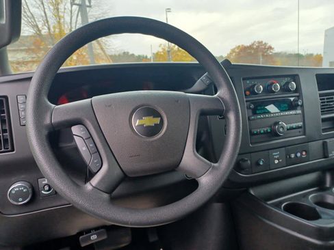 Used 2022 Chevrolet Express 2500 RWD 2500 135 w/ Driver Convenience Package image 9