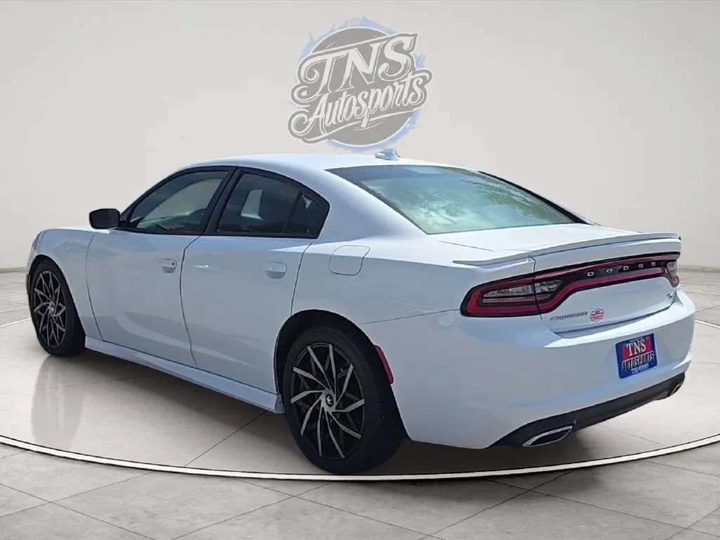 Used 2016 Dodge Charger R/T RWD image 3