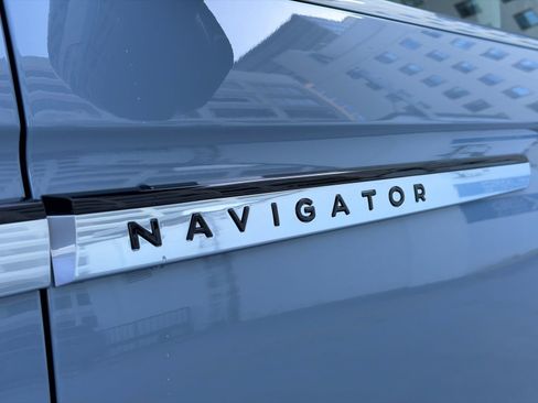 New 2026 Lincoln Navigator L Reserve AWD/4WD image 16