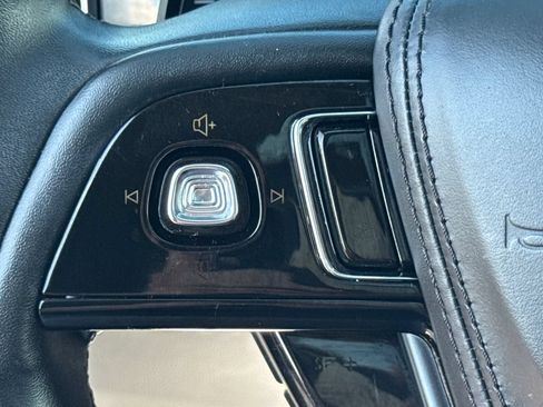 Used 2023 Lincoln Aviator AWD w/ Premium Package image 35