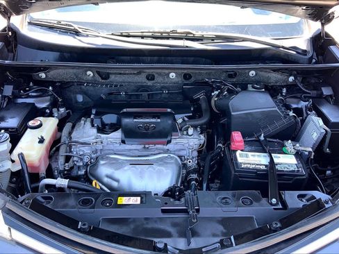 Used 2018 Toyota RAV4 LE FWD image 31