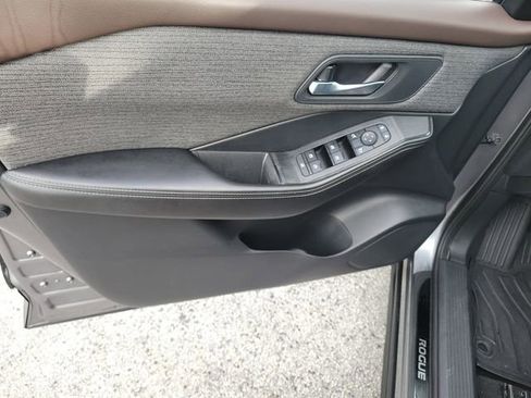 Used 2021 Nissan Rogue SV image 19